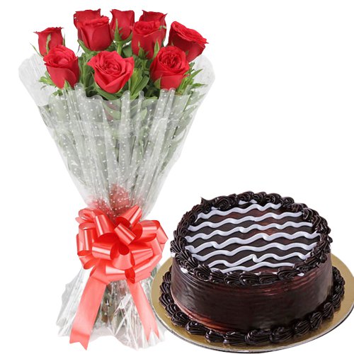 Tasty Chocolate Cake with Red Rose Bouquet